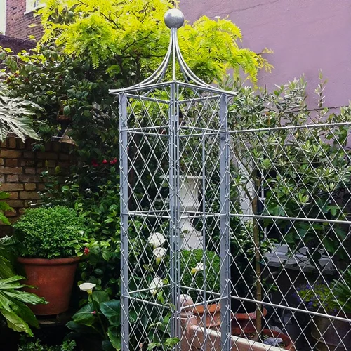 Bespoke-wirework-pillar