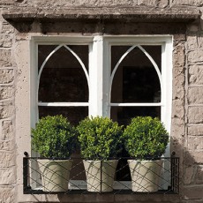 Windowbox-with-pots